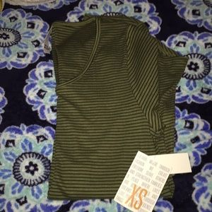 XS Lularoe Classic T